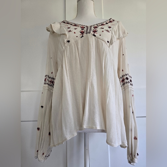 Know Rose Embroidered Cream Women's Top - Picture 3 of 8